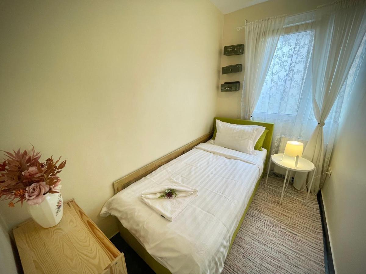 Perfect Place To Stay Self Check In-24H-Netflix-Wifi เรชิตา ภายนอก รูปภาพ